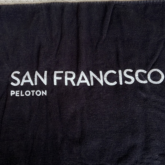 NWOT Peloton San Francisco workout towel from SF Marathon 2019 - Picture 5 of 5